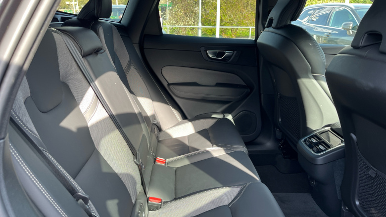 Volvo XC60 2.0 B5P Plus Black Edition 5dr AWD Geartronic Petrol Estate